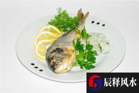 梦见煎鱼(梦见煎鱼吃鱼)